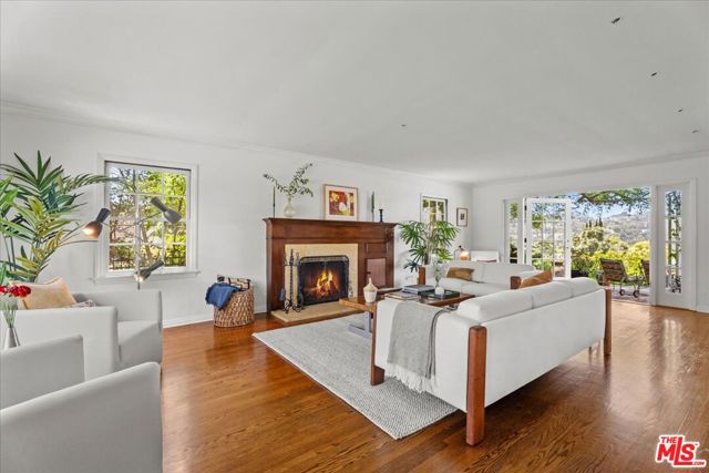 3314 Wonder View Drive, Los Angeles CA: https://media.crmls.org/mediaz/5bcef7fc-b003-458e-b45c-b758400221ec.jpg