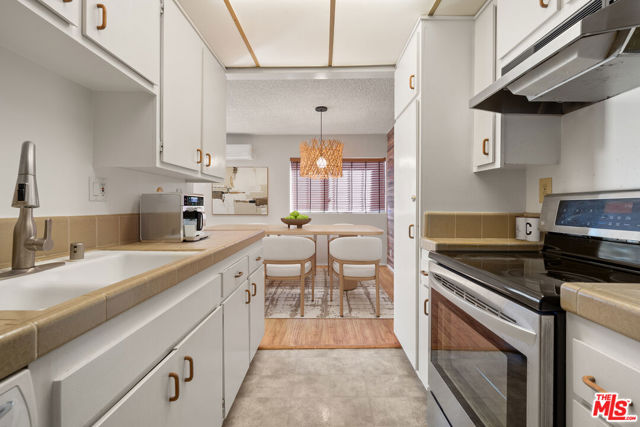 5950 Buckingham, Culver City CA: https://media.crmls.org/mediaz/5bcfe9e8-3798-4ad3-8f35-61a8676aeb67.jpg