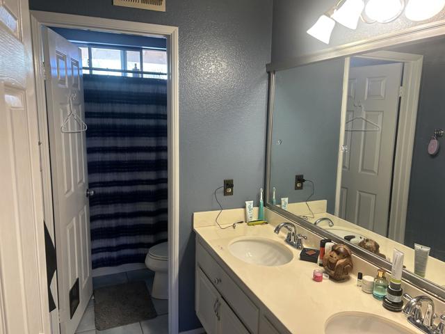 402 Calle Corazon, Oceanside CA: https://media.crmls.org/mediaz/5bcff459-65e1-40a3-a0cf-340188c77516.jpg