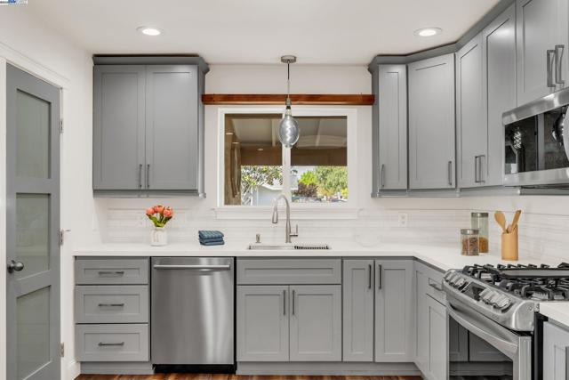 38243 Manzanita St, Newark CA: https://media.crmls.org/mediaz/5bd069bd-21c6-434c-9782-7e5007793e35.jpg