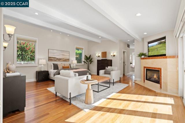 23 Lost Valley Dr, Orinda CA: https://media.crmls.org/mediaz/5bd09337-0db5-449b-a2ed-0094205237e9.jpg