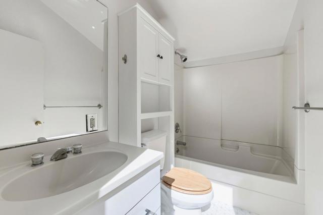 809 E 5th Avenue, San Mateo CA: https://media.crmls.org/mediaz/5bd0b271-3c97-4b48-89f7-f69893daabb1.jpg