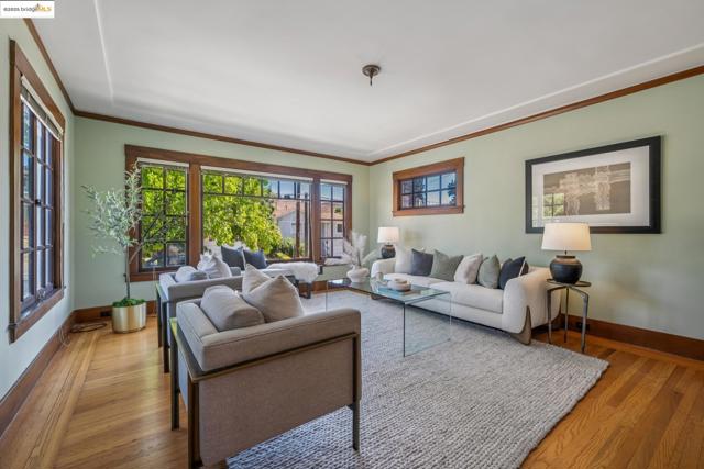 749 Mckinley Ave, Oakland CA: https://media.crmls.org/mediaz/5bd0d29e-9c66-4d97-8e91-71fac83fecbe.jpg