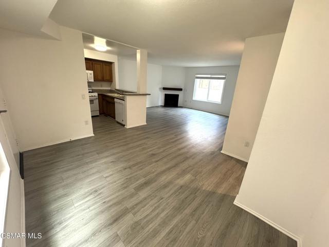 13042 Riverside Drive, Sherman Oaks CA: https://media.crmls.org/mediaz/5bd0df09-0a78-4396-9376-69d8e14b9bb3.jpg