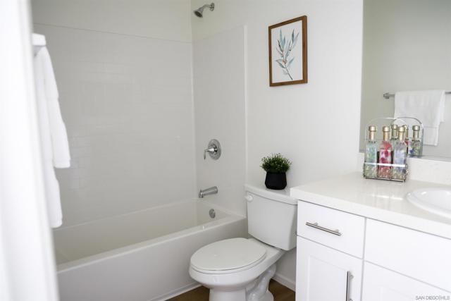 5282 Naranja Street 11, San Diego CA: https://media.crmls.org/mediaz/5bd0fc59-1297-4cb3-9fda-0f3fc47e348d.jpg