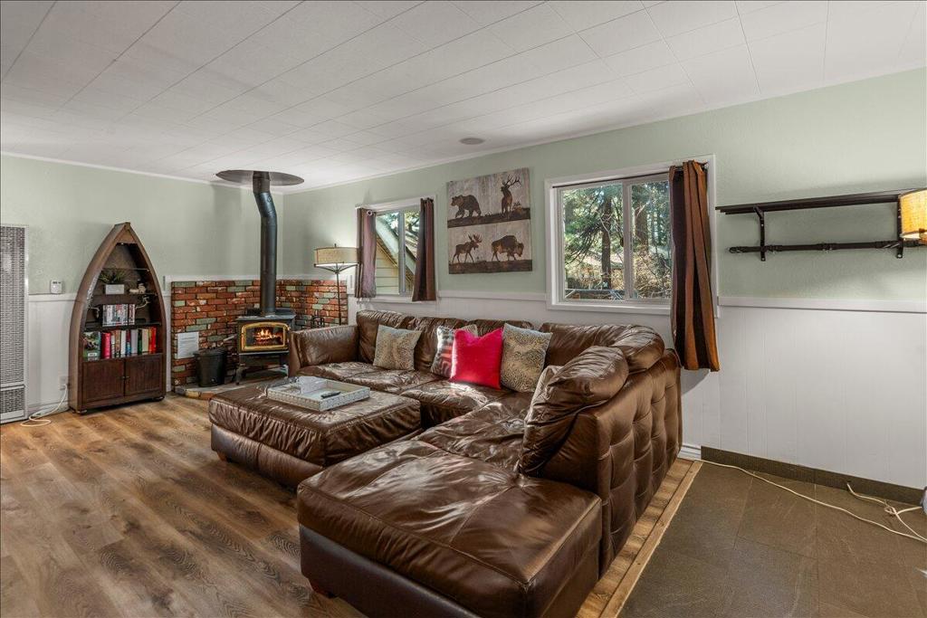 https://media.crmls.org/mediaz/5bd10cb9-1911-4806-bd89-3efe2b3570ca.jpg?preset=X-Large