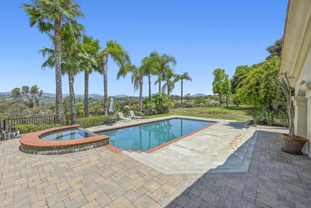431 Flores de Oro, Rancho Santa Fe CA: https://media.crmls.org/mediaz/5bd177fb-37be-4faa-affd-ae11e5cec844.jpg