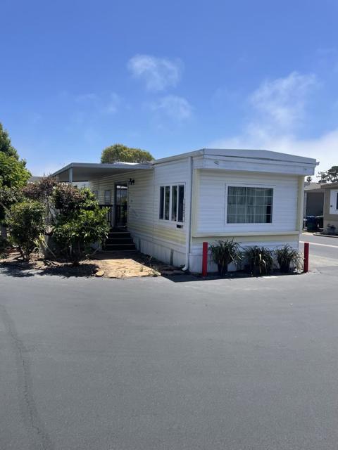 1099 38th Avenue, Santa Cruz CA: https://media.crmls.org/mediaz/5bd1ed43-0440-4b62-a61e-0aaab7e543a8.jpg