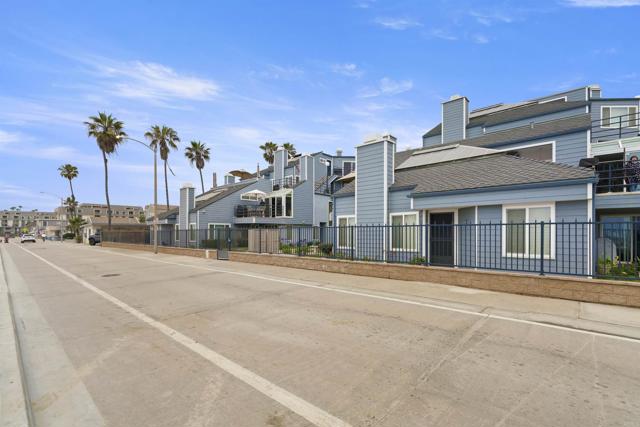 804 N The Strand, Oceanside CA: https://media.crmls.org/mediaz/5bd20633-ea67-48fa-ac38-068756bc4a60.jpg