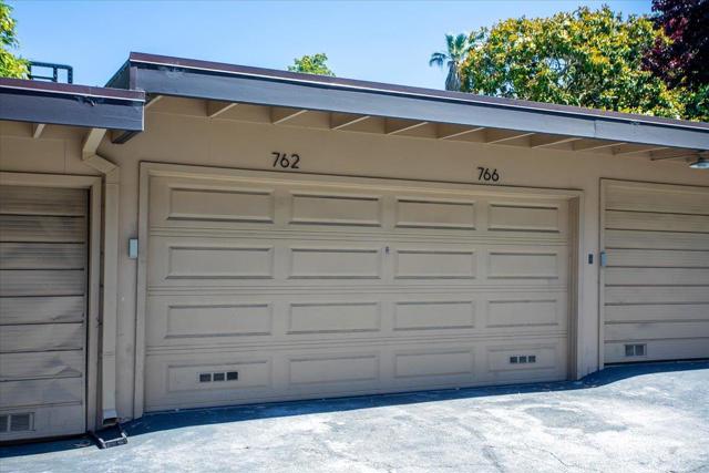 762 University Avenue, Palo Alto CA: https://media.crmls.org/mediaz/5bd22703-27d7-4b15-b334-49bec722708c.jpg