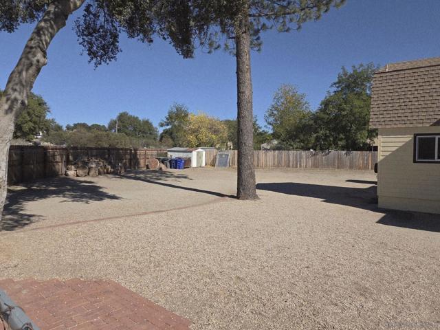 2581 Lake Shore Drive, Campo CA: https://media.crmls.org/mediaz/5bd24419-4cb4-4481-a966-b3ff8e64c2e4.jpg