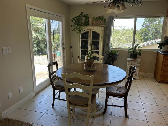 1190 Robertson Dr, Escondido CA: https://media.crmls.org/mediaz/5bd267fe-de8f-4558-a543-de2a30352267.jpg
