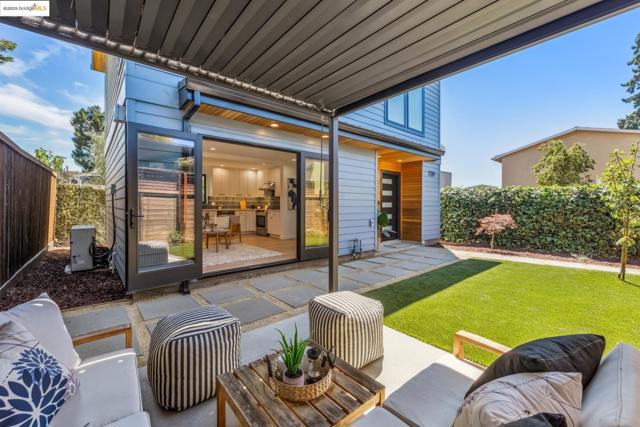 737 61st St, Oakland CA: https://media.crmls.org/mediaz/5bd2783a-556f-478f-9166-8e8f7a262661.jpg