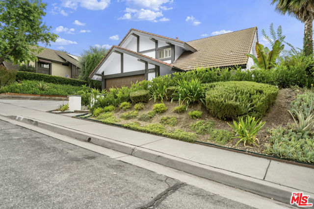 960 Calle Frondosa, San Dimas CA: https://media.crmls.org/mediaz/5bd2c18c-15a4-4475-a1dd-39309f4a7ca0.jpg