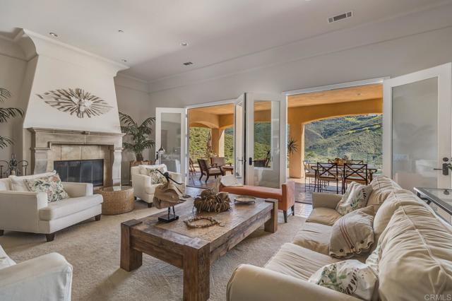 Detail Gallery Image 2 of 48 For 2247 Margarita Glen, Fallbrook,  CA 92028 - 3 Beds | 3/1 Baths