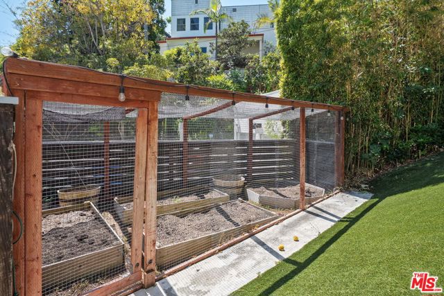 2465 N Gower Street, Los Angeles CA: https://media.crmls.org/mediaz/5bd32c85-2fdf-40da-9372-a58dc8e2cfad.jpg