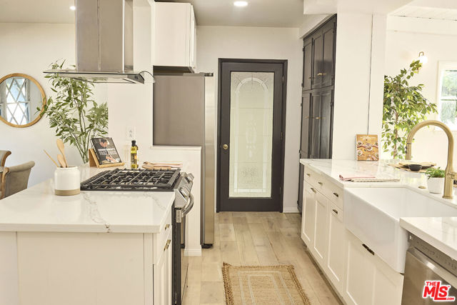 8531 Norwich Avenue, North Hills CA: https://media.crmls.org/mediaz/5bd33487-9a37-4bc7-856b-213fe841ceab.jpg