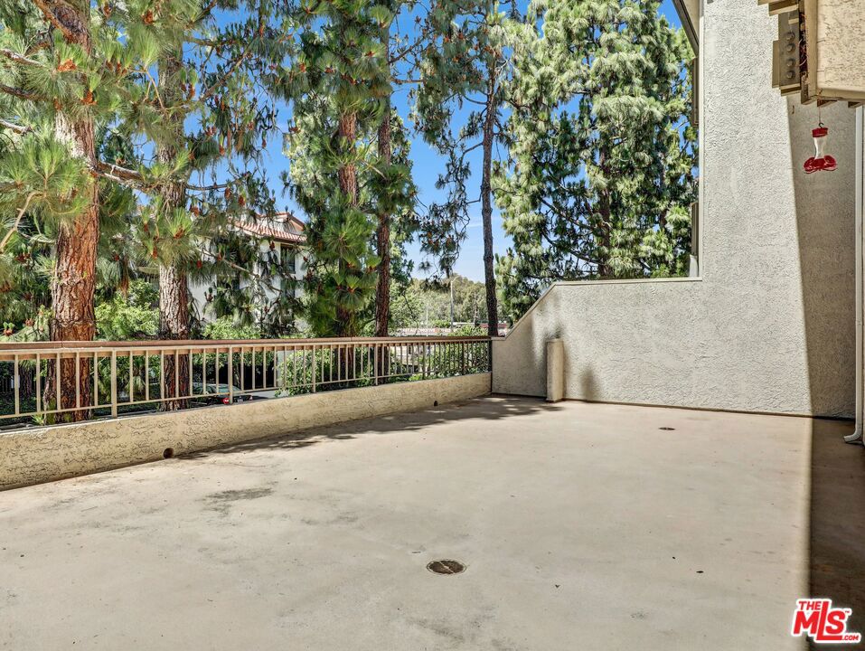 https://media.crmls.org/mediaz/5bd3519f-4dc1-4720-9717-78bc2176a381.jpg?preset=X-Large