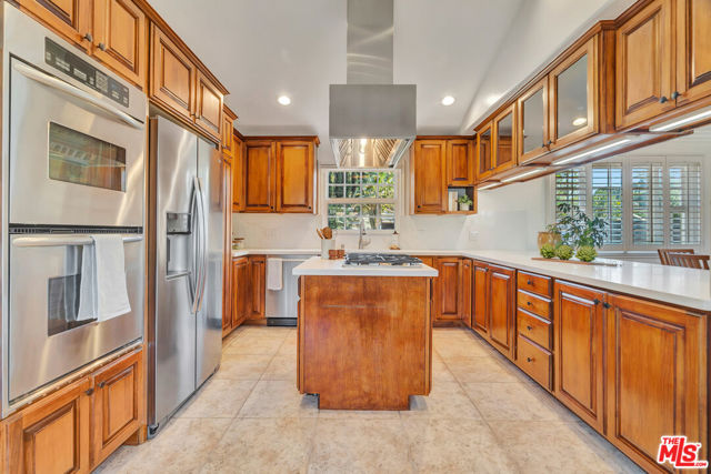 6001 Oakdale Avenue, Woodland Hills CA: https://media.crmls.org/mediaz/5bd36ae4-4e4a-4fb6-a632-1d77b3c75764.jpg