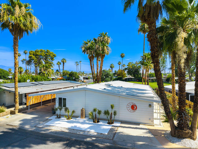427 Calle Madrigal, Cathedral City CA: https://media.crmls.org/mediaz/5bd39c6b-53c7-43d5-8298-2cb80ff72c65.jpg