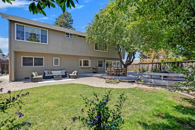 331 Idyllwild Court, Redwood City CA: https://media.crmls.org/mediaz/5bd3ac57-7f32-47fd-af14-655edb2c64e0.jpg