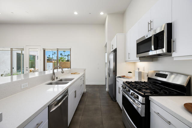 970 Oceo S Circle, Palm Springs CA: https://media.crmls.org/mediaz/5bd3d518-61c4-4c17-9c33-bf1265ebc068.jpg