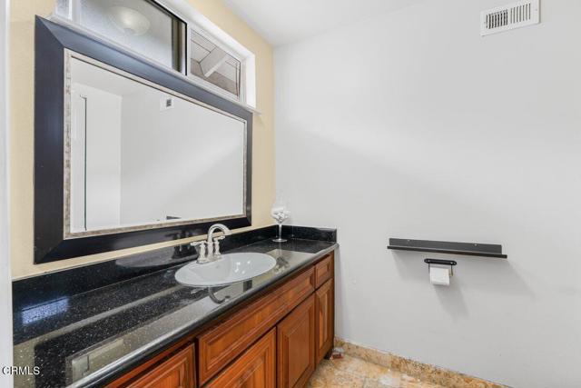 1431 Lakehurst Street, Oxnard CA: https://media.crmls.org/mediaz/5bd3e18b-c4b1-49e8-a92f-f9da20c6df0d.jpg