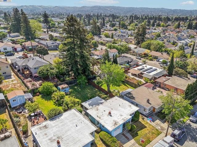 19136 Mayberry Dr, Castro Valley CA: https://media.crmls.org/mediaz/5bd405db-bc01-4a79-9436-3dab8f8e00da.jpg