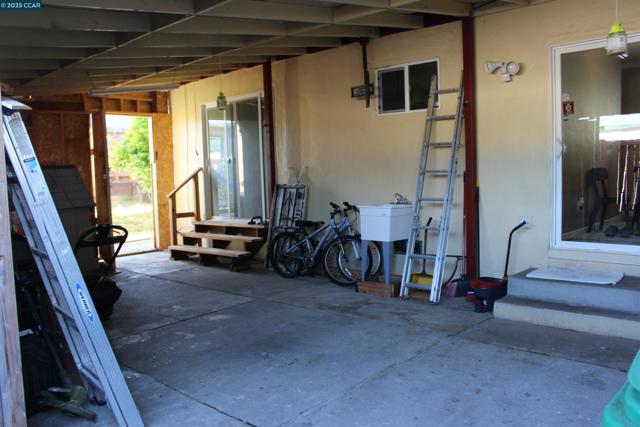 2956 Mckenzie Dr, Richmond CA: https://media.crmls.org/mediaz/5bd40d19-0f26-4aba-bce4-2a409f8c322e.jpg