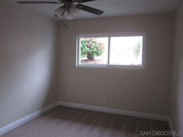 1190 Robertson Dr, Escondido CA: https://media.crmls.org/mediaz/5bd42f1f-3de2-4954-b01e-0b4a77321dde.jpg