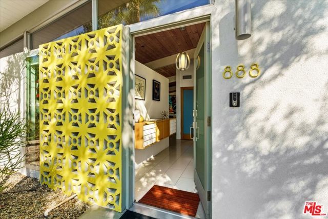 888 E Janet Circle, Palm Springs CA: https://media.crmls.org/mediaz/5bd43899-1234-46ad-a94e-524865e48ea2.jpg