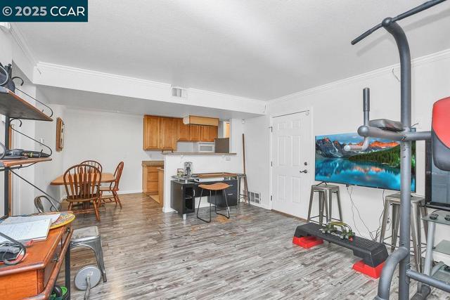 1255 Lakeview Cir, Pittsburg CA: https://media.crmls.org/mediaz/5bd45c8b-66cf-4d69-8844-1a27dc4978d4.jpg