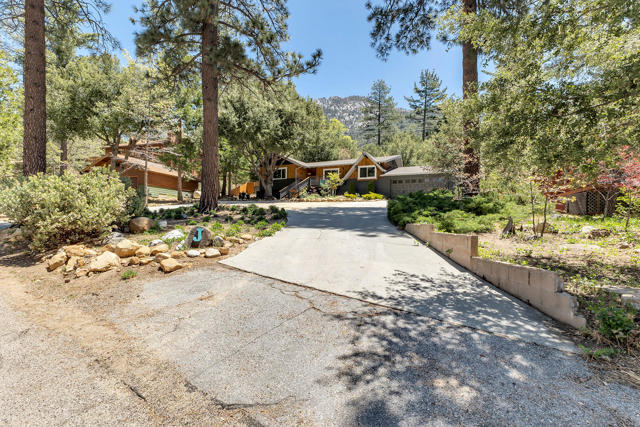 25440 Rim Rock Road, Idyllwild CA: https://media.crmls.org/mediaz/5bd47960-6220-411a-b580-54ce82178108.jpg