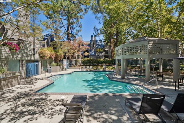 1089 Foxchase Dr, San Jose CA: https://media.crmls.org/mediaz/5bd4816f-c80d-4a75-8c97-c844dc708871.jpg
