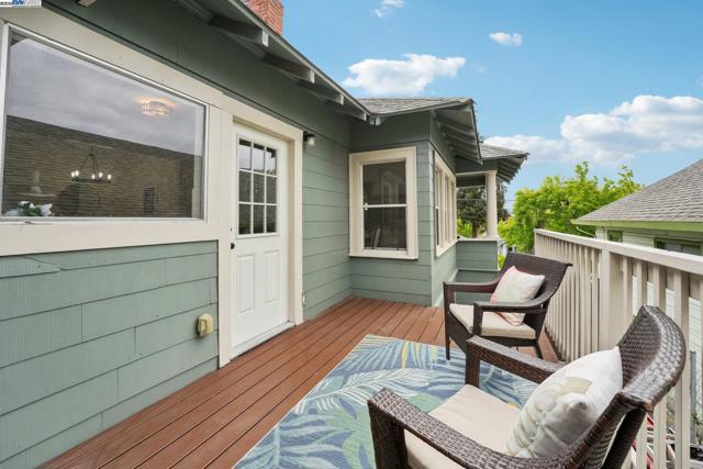 2155 42nd ave, Oakland CA: https://media.crmls.org/mediaz/5bd4b896-042a-4331-a04d-8098f5817436.jpg