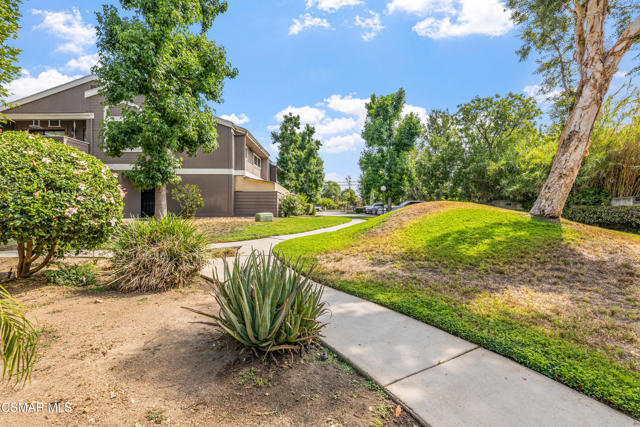 12521 Bradley Avenue, Sylmar CA: https://media.crmls.org/mediaz/5bd4f162-6173-4c21-a557-8479e824a8c1.jpg