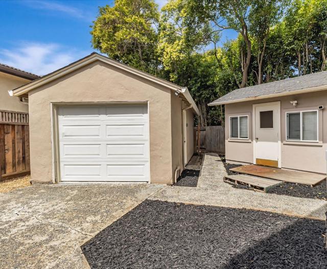 2331 Carmel Drive, Palo Alto CA: https://media.crmls.org/mediaz/5bd506d7-5783-4aea-905a-ac181dcbb290.jpg