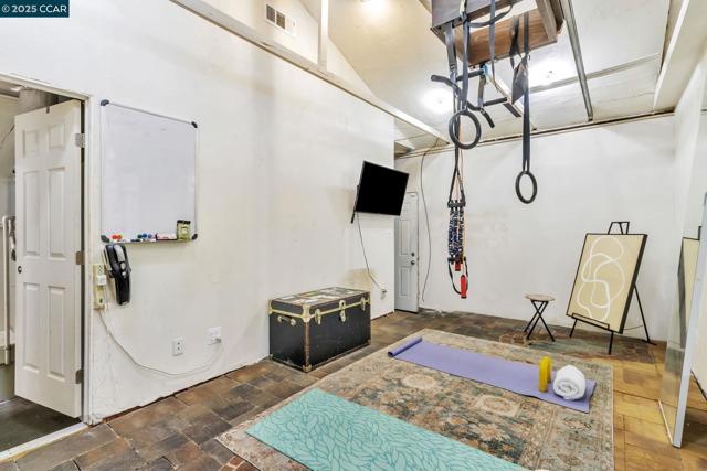 16 Belfast Pl, San Ramon CA: https://media.crmls.org/mediaz/5bd55fe1-2e82-4be6-89d7-3378436a27a8.jpg
