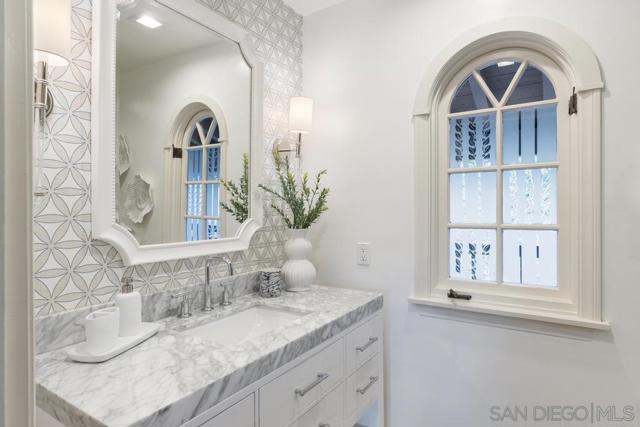 3247 Cerros Redondos, Rancho Santa Fe CA: https://media.crmls.org/mediaz/5bd5ac5d-dc10-4d2e-ac06-ec7396aa6cd2.jpg