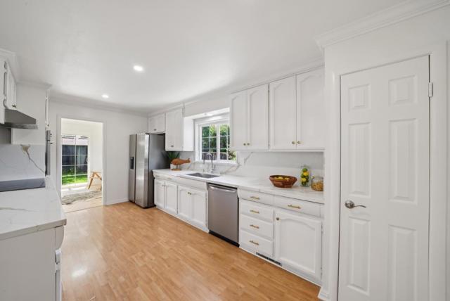 1284 Mandarin Drive, Sunnyvale CA: https://media.crmls.org/mediaz/5bd5b5ba-12a2-4bbf-ac06-3e43921fef4d.jpg