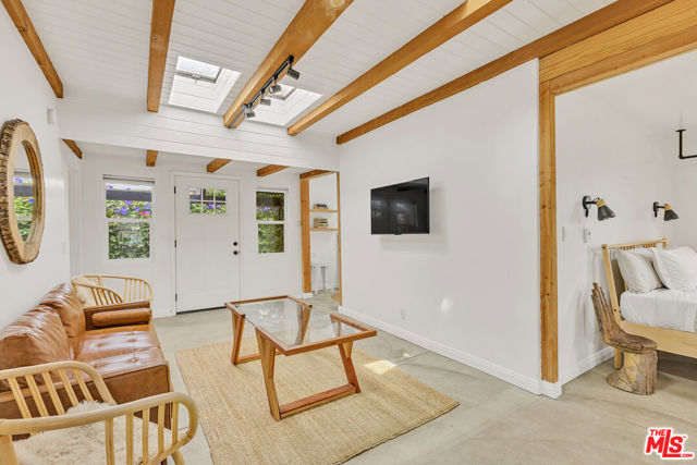 718 Vernon Avenue, Venice CA: https://media.crmls.org/mediaz/5bd618a9-6bfa-4090-879c-4151b0a3bc48.jpg