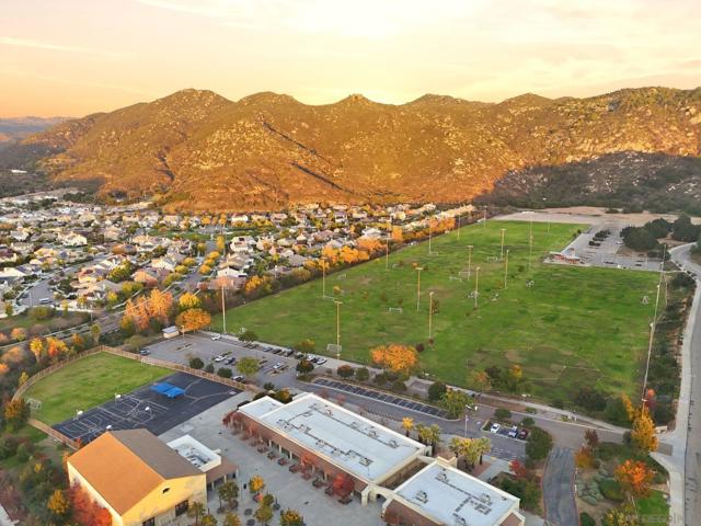 2923 Oro Blanco Cir, Escondido CA: https://media.crmls.org/mediaz/5bd638ab-89dc-4fb4-b7e3-1f99c201d2a7.jpg