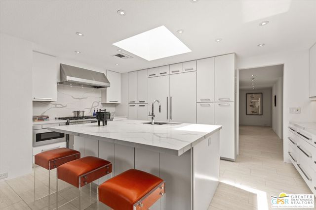 6 Trojan Court, Rancho Mirage CA: https://media.crmls.org/mediaz/5bd6bd3d-bc17-4501-8fac-bca55bfe999d.jpg