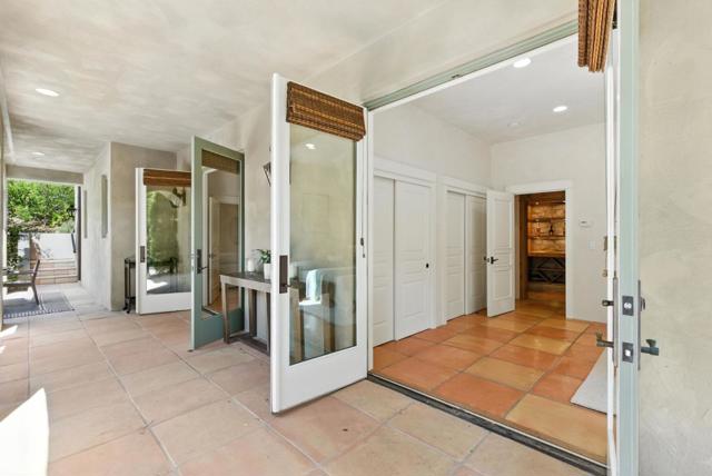 45 Sneckner Court, Menlo Park CA: https://media.crmls.org/mediaz/5bd755ec-5a0f-4563-bcc7-7298810140e4.jpg