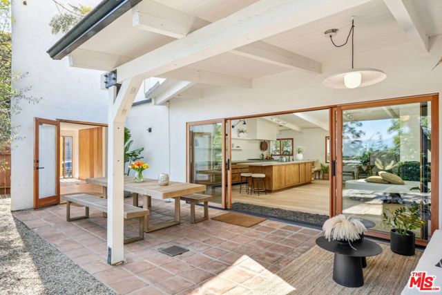 2145 Sunset Crest Drive, Los Angeles CA: https://media.crmls.org/mediaz/5bd75b07-31a9-4139-a9c7-22eca09b3039.jpg