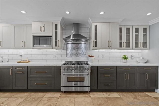 22682 S Canada Ct, Lake Forest CA: https://media.crmls.org/mediaz/5bd7e50b-910e-4caf-9c6a-0d9dfc795a7f.jpg