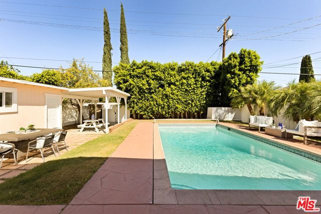 17827 Burbank Boulevard photo 39
