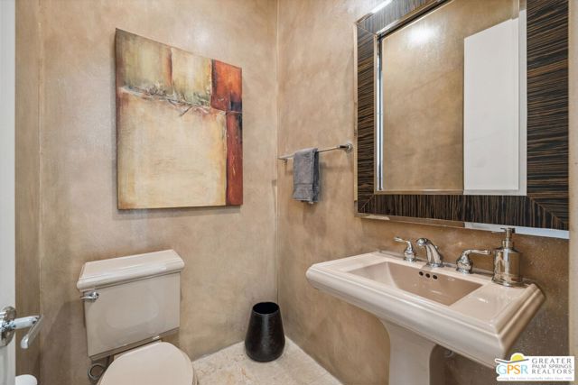 2 Varsity Circle, Rancho Mirage CA: https://media.crmls.org/mediaz/5bd90598-b9ac-4640-9e1e-0162ebdb8e61.jpg
