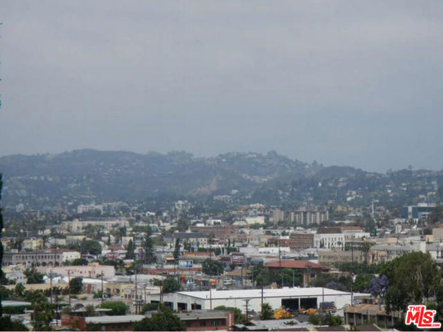 975 Lucile Avenue, Los Angeles CA: https://media.crmls.org/mediaz/5bd90976-bf78-4933-a92f-4740caaf685b.jpg