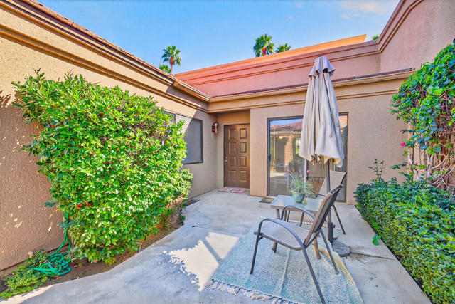 76205 Impatiens Circle, Palm Desert CA: https://media.crmls.org/mediaz/5bd93dc1-48f5-4074-96cf-6db8f01e904a.jpg
